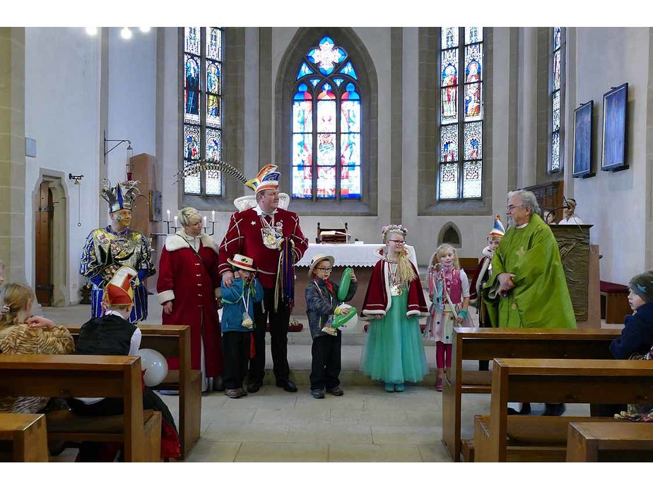 Naumburger Prinzenpaare mit Hofnarren besuchen den Kindergottesdienst (Foto: Karl-Franz Thiede)